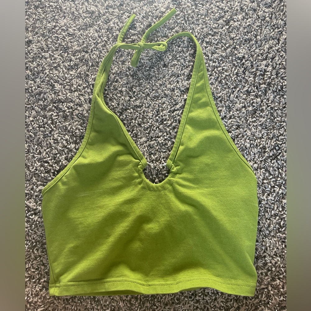 green cropped tank top with heart shaped ring